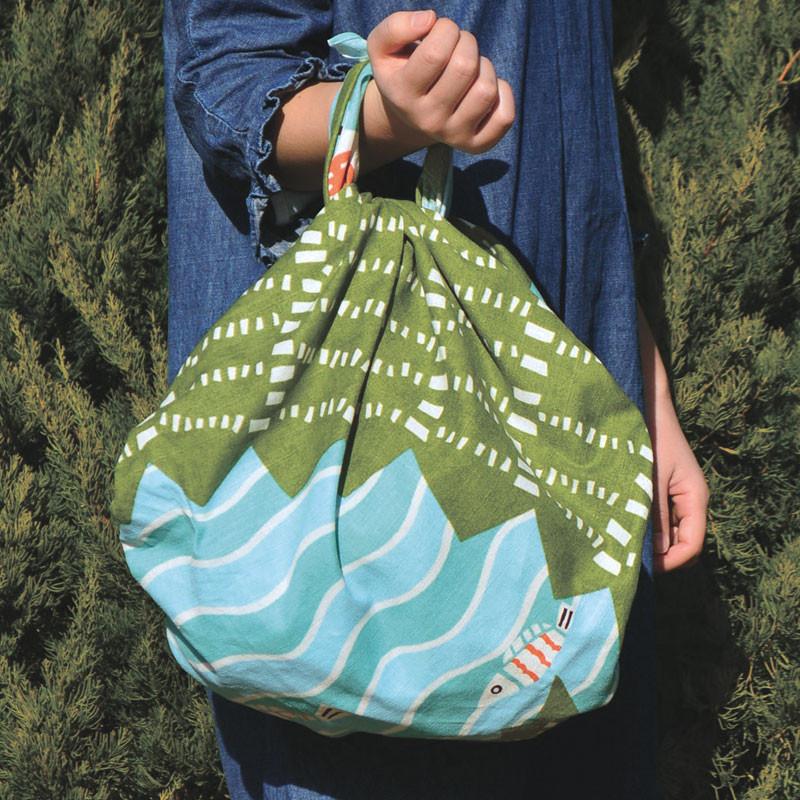 Furoshiki Crocodile Bleu, 104x104 cm - Image 3